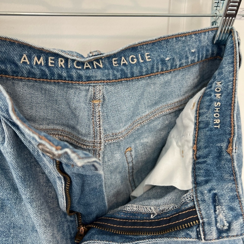 American Eagle Outfitters Light Blue Relax Mom Jean Shorts 4 - Picture 3 of 5